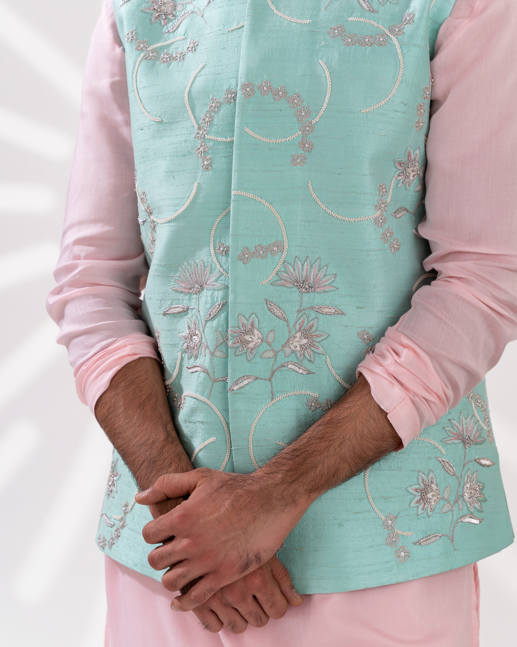 Close-up of lotus-inspired embroidery on the Bundi front.