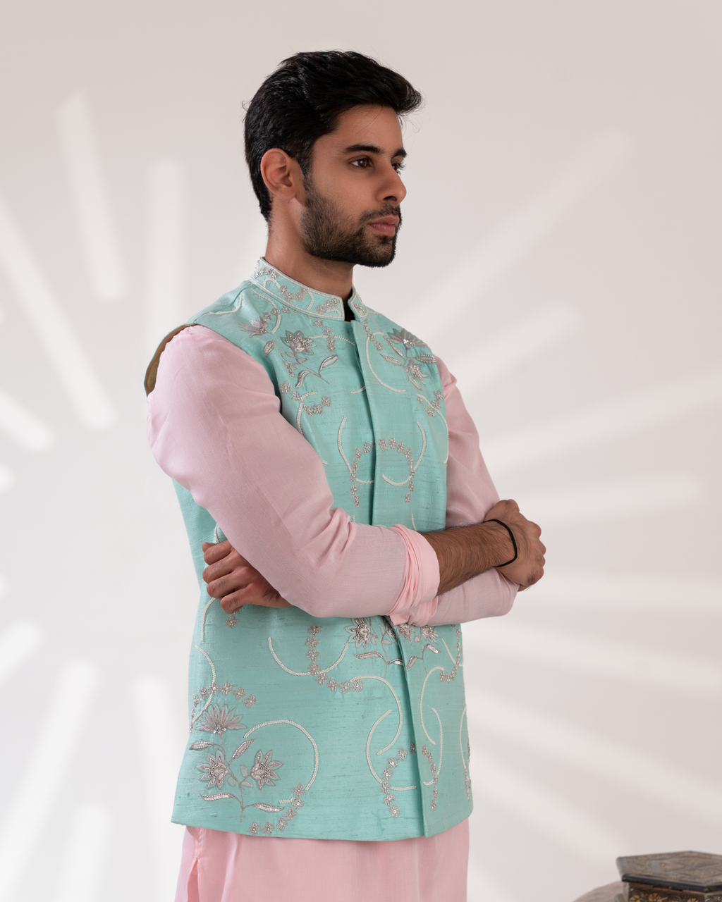 Side view showing the Bundi structure and kurta alignment.