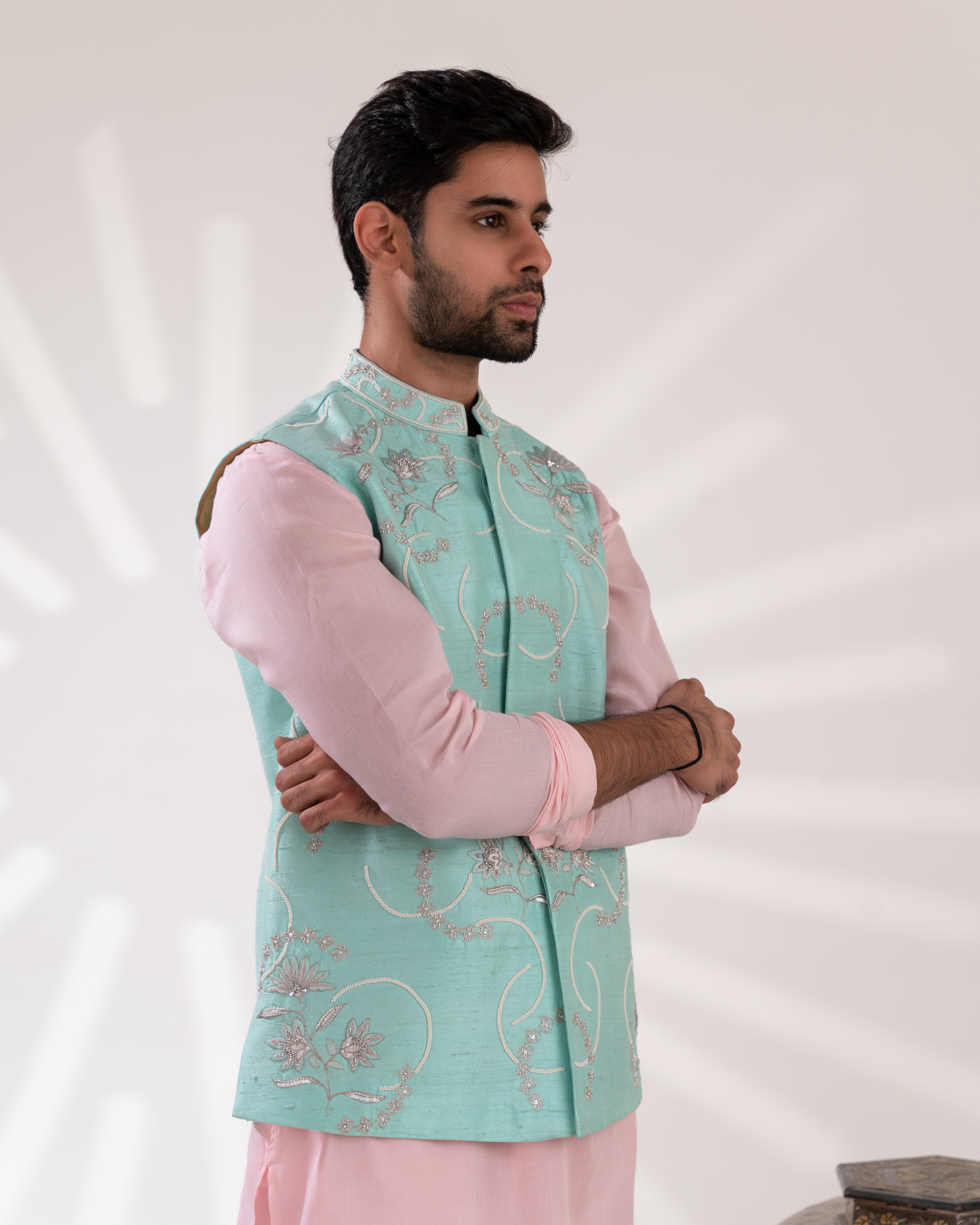 Side view showing the Bundi structure and kurta alignment.